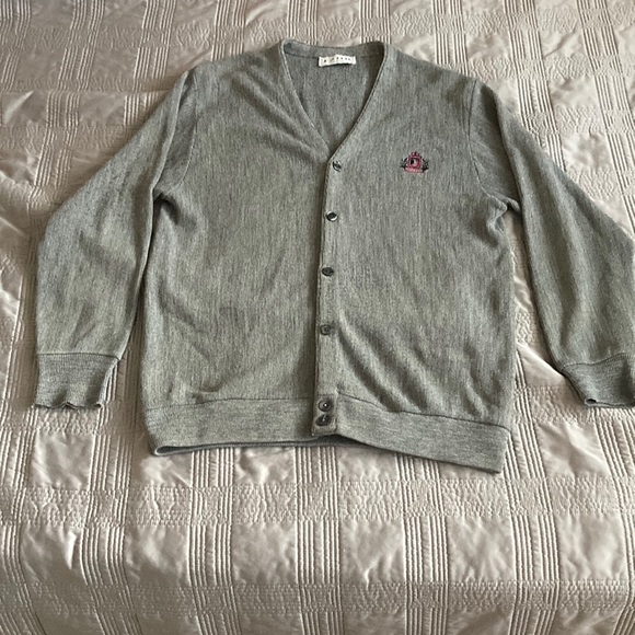 Izod Other - Men’s gray vintage Izod cardigan size L in good condition